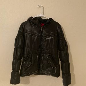 Black eckōred poofy jacket with diamond outlines